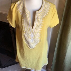 C wonder v-neck embroidered T-shirt yellow size small